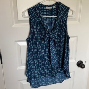 Printed Halogen sleeveless button down blouse